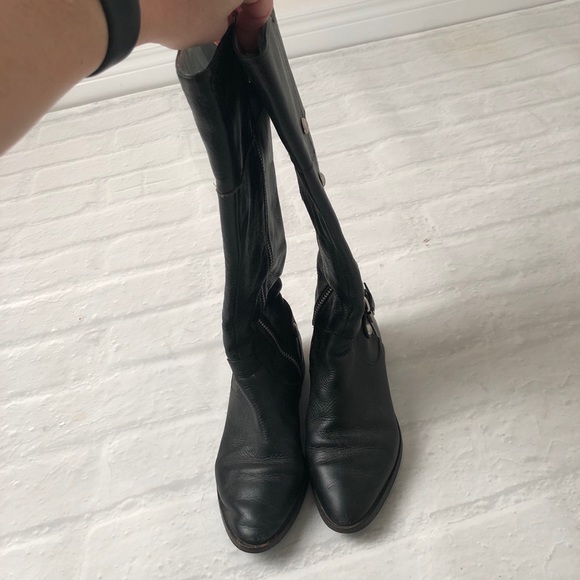 Micheal Kors Black Leather Boots (flats). - Picture 3 of 7